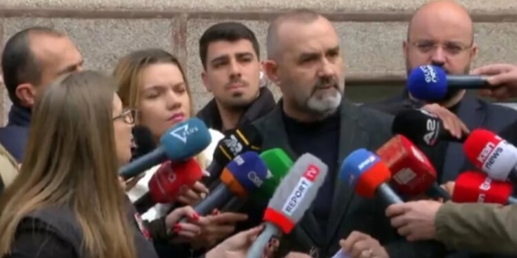 Përjashtimi i gjashtë deputetëve të PD-së: "Rrezikuan situatën dhe sulmuan kryeparlamentarin", Manja: Vendime të papranueshme janë marrë.