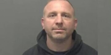 Përpjekja e një shqiptari për të grabitur shtëpinë e një grupi të shqiptarëve të tjerë në Angli dështon.