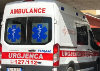 Përplasje e zakonshme në Kavajë, i plagosur me thikë 52-vjeçari