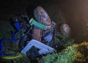 Përplasje mes një Benz-i dhe një Zetori në aksin Fier-Berat, drejtuesi i mjeteve bujqësore pëson lëndime.