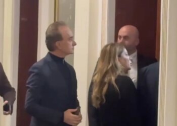 Përplasje në “Etika”, deputeti i PD-së diskuton me stafin e Kuvendit: Të miratohet raportimi nga mediat