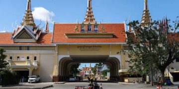 Përshkallëzohet tensioni mes Tajlandës dhe Kamboxhisë, forcat tajlandeze lancojnë dy bomba në qendrën kryesore të kazinove.