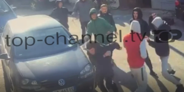 Plagosja me thikë mes të rinjve në Shkodër, gjykata përcakton “detyrim paraqitje” për dy të dyshuarit si organizatorë.