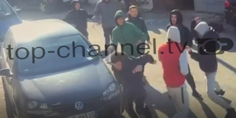 Plagosja me thikë mes të rinjve në Shkodër, gjykata përcakton “detyrim paraqitje” për dy të dyshuarit si organizatorë.