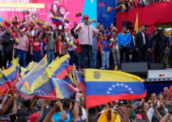 "Populli është në mbështetje të teje" / Protestë ndaj agresionit amerikan në Karakas, Maduro: Aspak paqe nën tatëpjetë, por duam paqe me sovranitet kombëtar.