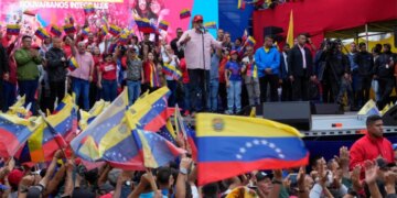 "Populli është në mbështetje të teje" / Protestë ndaj agresionit amerikan në Karakas, Maduro: Aspak paqe nën tatëpjetë, por duam paqe me sovranitet kombëtar.