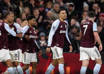 Premier League: Manchester United pëson një humbje tjetër, Aston Villa shënon fitore të rëndësishme.