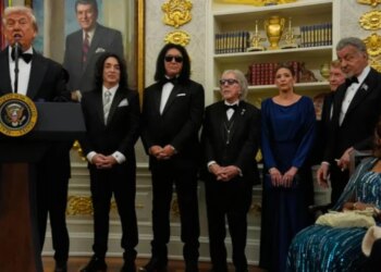 Presidenti Trump nderon artistët e shquar në Zyrën Ovale: Individë të jashtëzakonshëm, më të mirët e fushave të arteve dhe kulturës amerikane.