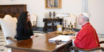 Presidentja Osmani zhvillon një takim me Papën: Panson njohjen formale të Kosovës nga Vatikani.