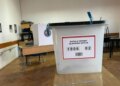 Procesi i votimit në Kosovë: Kreu i KQZ njofton se po zhvillohet në 2614 qendra votimi.