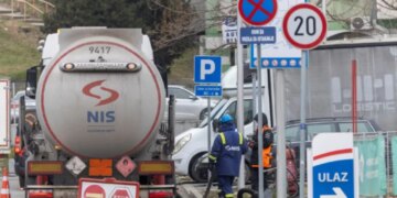 Projektohet sh venda e naftës në Serbi/ Vuçiç njofton bisedimet për transferimin te një kompani hungareze