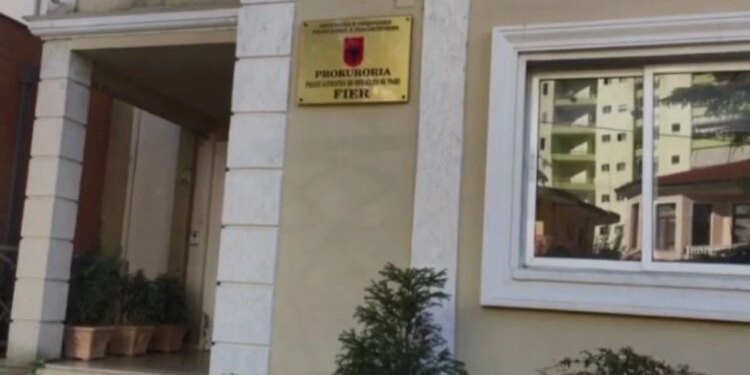 Prokuroria e Fierit padit për shpërdorim detyre Drejtorin dhe specialistët e Agjencisë Rajonale Mjedisore të tre qyteteve.