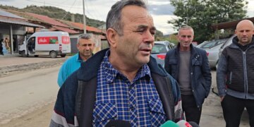 Pronari i bizneseve në Patos protestojnë pas ndërprerjeve të energjisë elektrike, duke akuzuar ‘Albpetrol’ për falimentim