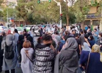 Protesta ndaj qeverisë në Iran, qytetarët protestojnë për kërkesa politike/ Çmimet janë dyfishuar, valutën e kanë humbur vlerën.