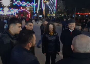 Protesta para Kryeministrisë, në sheshin Argita Berisha dhe Jamarbër Malltezi