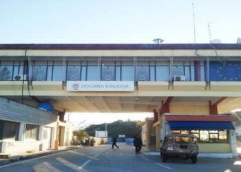 Protestat në Greqi/ Bllokohet qarkullimi Kakavijë–Janinë, ja orari i kalimeve të ndaluara

Aksi Kakavijë–Janinë do të qendrojë i bllokuar për një periudhë të përkohshme pasditen e sotme, për shkak të një proteste që do të zhvillojnë fermerët grekë në kryqëzimin e fshatit Kallpaq.