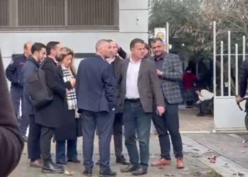 Protestuesit sulmojnë Kryeministrinë me molotovë, Gjykata shpall vendimin e saj