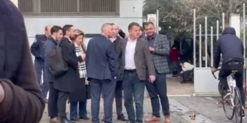 Protestuesit sulmojnë Kryeministrinë me molotovë, Gjykata shpall vendimin e saj