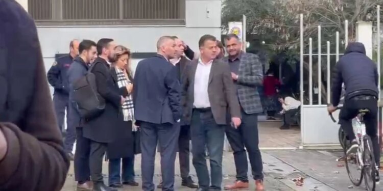 Protestuesit sulmojnë Kryeministrinë me molotovë, Gjykata shpall vendimin e saj