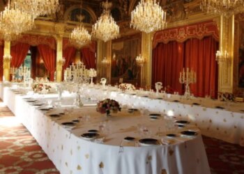 Punonjësi i Pallatit Élysée arrested pasi shiste enët e kuzhinës online.