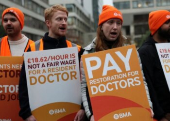 "Qeveria nuk po adreson krizën" / Mjekët në Angli njoftojnë për grevë për shkak të pakënaqësive me pagat, duke u afruar Krishtlindjet.