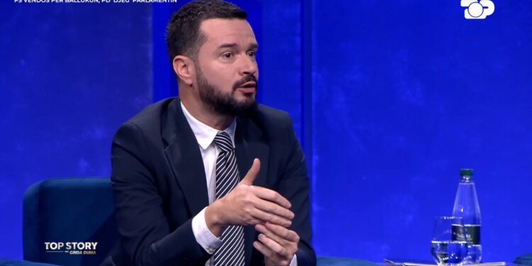 "Rama, ekspert në aktivizimin e SPAK-ut" / Curri në Top Story: Ai dhe Berisha po qëndrojnë në një marrëveshje për modifikimin e Kushtetutës.