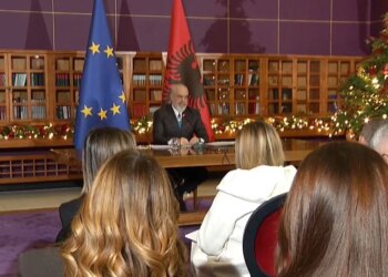 “Rama reagon ndaj akuzës së SPAK për Ballukun: Me dosjen prej 16 mijë faqesh më sfidon, nëse do isha në Këshillin e Mandateve do u thoja prokurorëve ‘zhvendosuni dhe sillni…’”