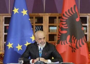 “Rama reagon ndaj protestave të PD: ‘SPAK nuk është opozita jote, unë në zyrë, PS në qeveri, të tjerët poshtë penxheres’”