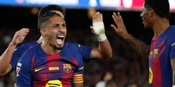 Raphinha ndihmon Barcelonën të fitojë ndaj Osasunës me dy gola, duke mbajtur kështu liderin e kampionatit.