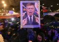 “Revolucioni i Gërshërëve” i shkakton trazira Sllovakisë/ “Mjaft më Fico”, protesta ndaj kryeministrit