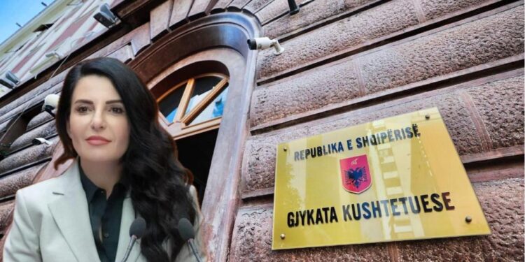 Rikthimi në detyrë i Ballukut: vendimi i zbardhur dhe qëndrimet pro e kundër. Shumica e gjyqtarëve thonë se pezullimi ndikon në interesat e shtetit, ndërsa pakica argumenton se pasojat nuk verifikohen.