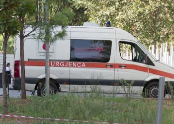 Rreziku i alkoolit: Mjekët paralajmërojnë për festat, duke theksuar se mund të sjellë dëme të pakthyeshme.