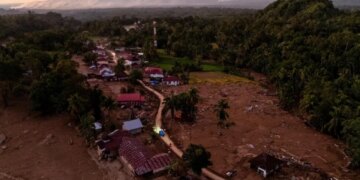 Rritet numri i viktimave në Indonezi, shoferrohen 500 të vdekur si rezultat i përmbytjeve/ Ekipet ende përballen me sfidat e natyrës, shumë persona mbeten të zhdukur.