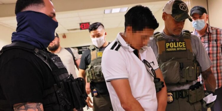 “Rritja e masave për sigurinë kombëtare”/ Analizë nga DW: Shkaku pse SHBA ndaloi aplikimet për imigrim nga 19 vende.