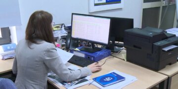 Rritja ekonomike arrin në 3.75%: Sektorët e turizmit, pagave dhe ndërtimit në zhvillim, ndërsa bujqësia, peshkimi dhe përpunimi shënojnë rënie.