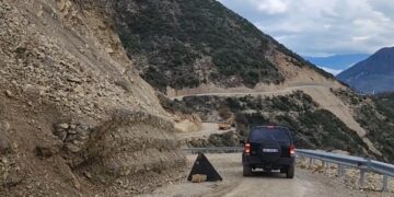 Rruga e re në Golem të Gjirokastrës po rrezikon shembjen, sipas banorëve të zonës: Protestat do të intensifikohen nëse...