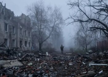 Rusia vazhdon të zgjerojë kontrollin në territorin ukrainas, ndërsa shumë ukrainas janë duke lënë banesat e tyre për shkak të kushteve të ftohta.