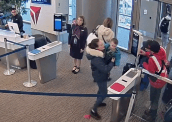 SHBA/ Nëna nga Utah merret me frikën e ‘fundit të botës’, merr fëmijët dhe largohet nga vendi