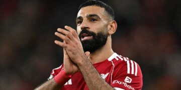 Salah përlotet para tifozëve në Anfield pas përfundimit të ndeshjes së rikthimit… kishte një ndjenjë lamtumire.