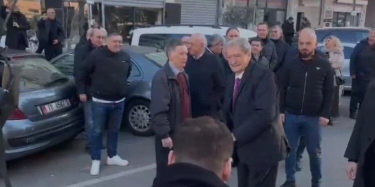 Sali Berisha paraqitet në SPAK për të përmbushur detyrimin e tij.