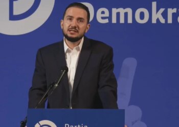 Salianji organizon takim me demokratët në Elbasan, fton ata të marrin pjesë në protestën e 22 dhjetorit.