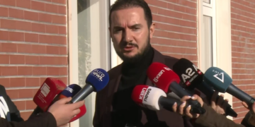 Salianji para takimit të kryesisë së PD: Revoltat janë alternativa e drejtë, jo foltoret përballë Kryeministrit.