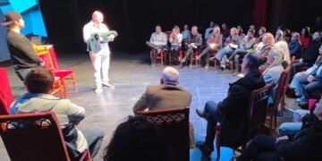 “Shfaqja e re e shkëlqyer”/ Activiteti i pritur i aktorit të “Portokalli”, Ledjo Lako, me monodramën e tij.