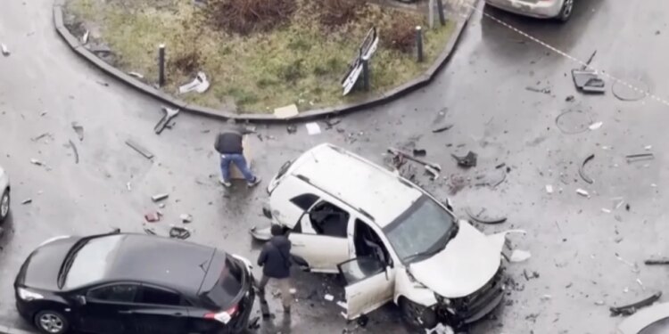 Shpërthimi i një bombe shkakton vdekjen e dy oficerëve rusë, dyshime për lidhjen me atentatin ndaj gjeneralit Sarvarov.