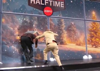 Shquille O'Neal shkakton dëme në disa ekrane të studios së ESPN-s duke vrapuar brenda saj.