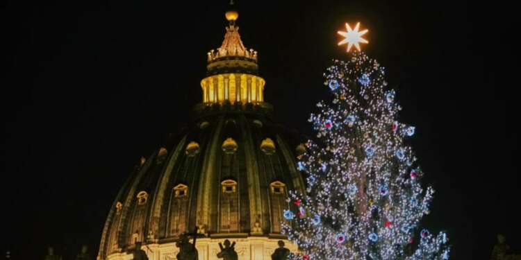 Si organizohen festimet e Krishtlindjeve në Vatikan?