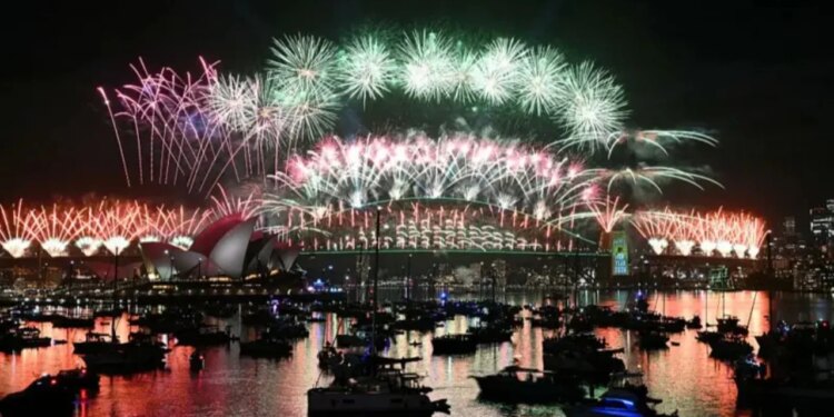 Sidnej përshëndet vitin 2026 me një shfaqje mbresëlënëse fishekzjarresh.