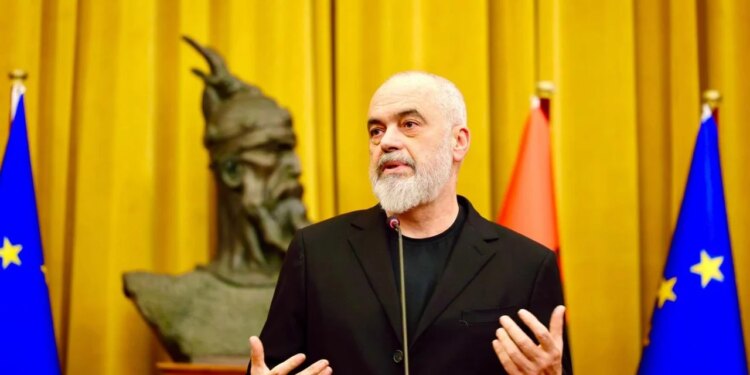 Socialistët e Tiranës shënojnë fundvitin me Ramën te Pallati i Brigadave, ndërsa ndodhen të papranishëm Majko, Braçe dhe Balluku.