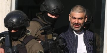 Sokol Sanxhaktari dhunohet në burgun e Reçit, ofendon gardianët dhe Safet Bajrin