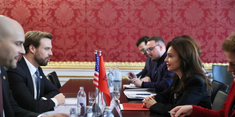 Spiropali bisedon me Zyrtarin e Lartë të DASH: Forcimi i bashkëpunimit strategjik në disa esfera me SHBA-në.